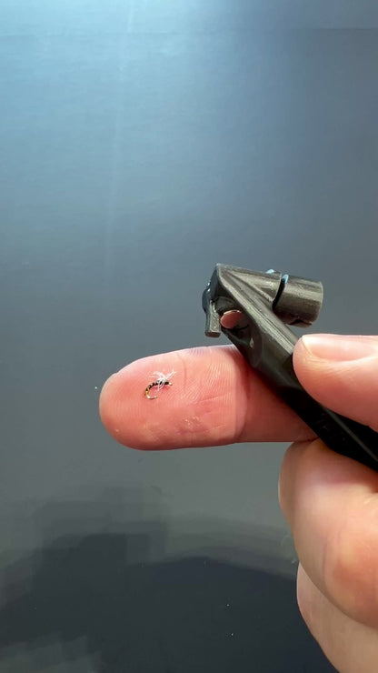 🎣Fly Roost Magnetic Fly Threader