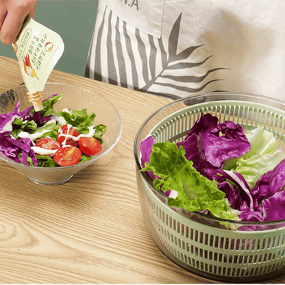 Hand-cranked fruit and vegetable dehydrating basket